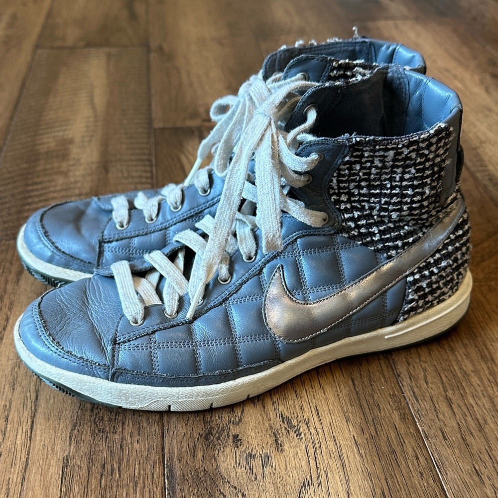 Nike Women’s 7 Mid Top Sneakers Tweed Texture